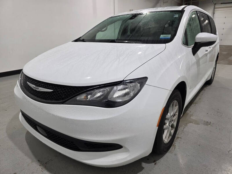 2022 Chrysler Voyager LX