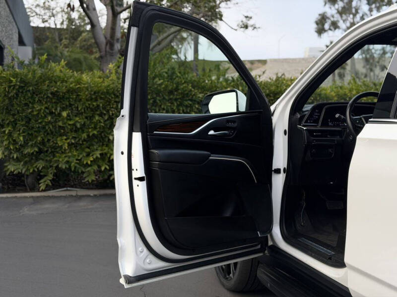 2022 Cadillac Escalade ESV Luxury