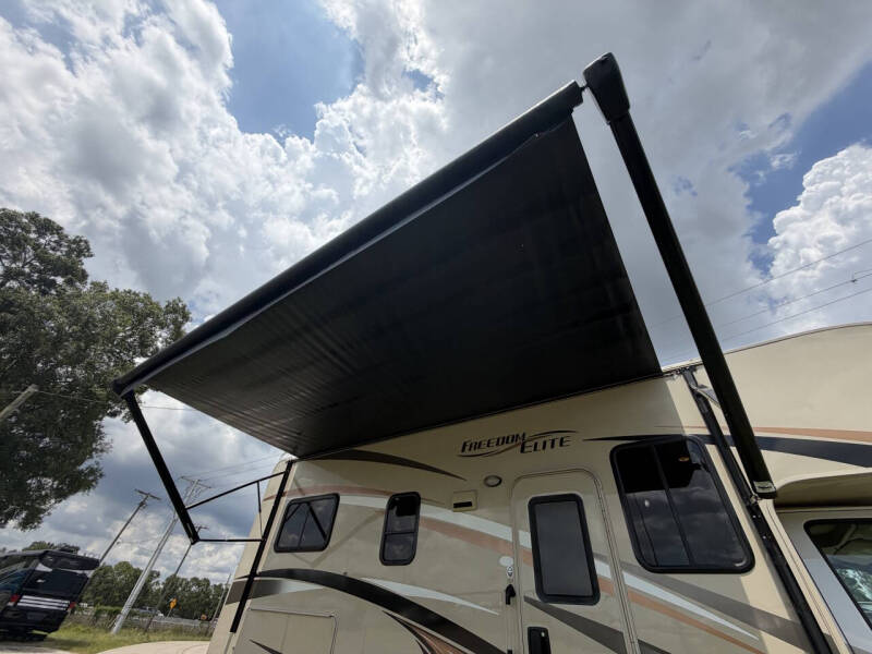 2017 Thor Motor Coach Freedom Elite