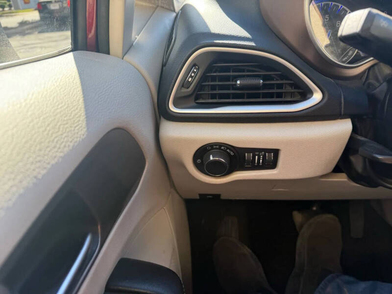 2020 Chrysler Voyager LXi