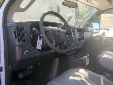 2025 GMC Savana 2500