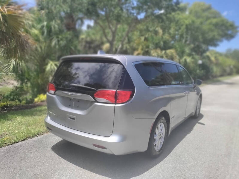 2017 Chrysler Pacifica LX