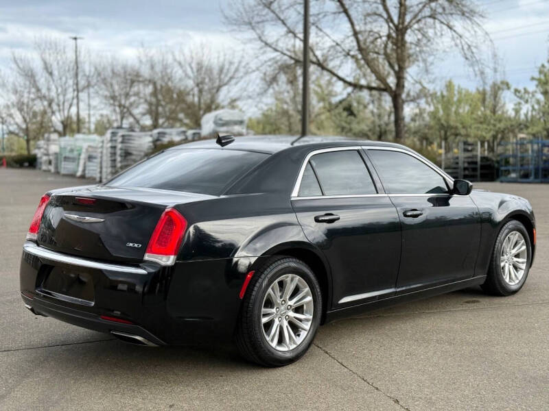 2017 Chrysler 300 Limited