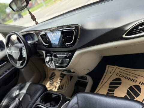 2017 Chrysler Pacifica Touring-L