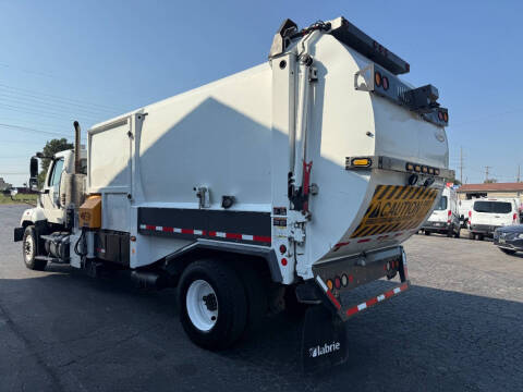 2014 Freightliner 108 SD