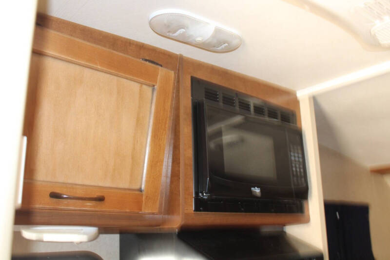 2017 Lance Cab Over 650