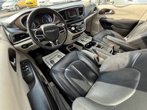 2017 Chrysler Pacifica Touring-L