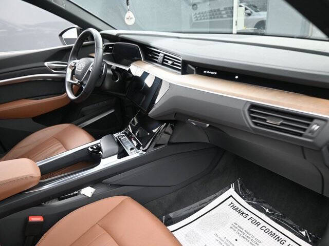 2024 Audi Q8 e-tron quattro Premium Plus