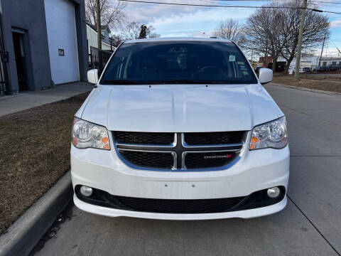 2017 Dodge Grand Caravan for sale at Julian Auto Sales in Warren MI