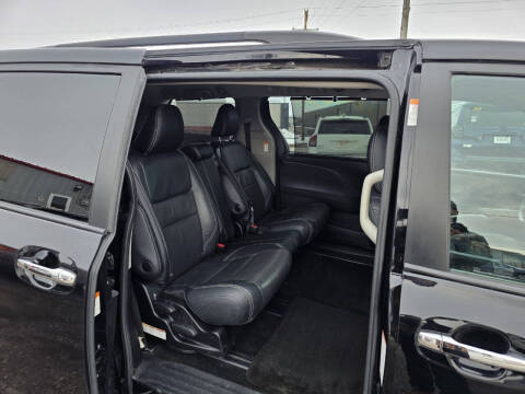 2017 Toyota Sienna SE 8-Passenger