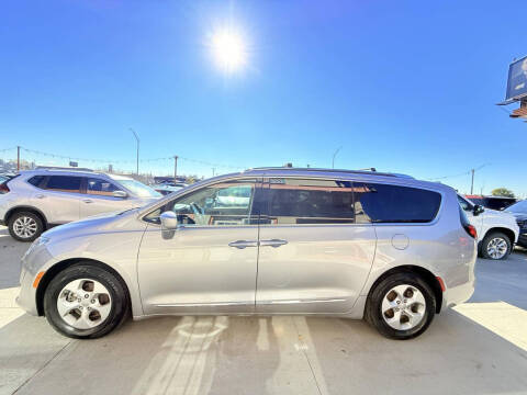 2017 Chrysler Pacifica Touring-L Plus
