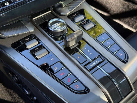 2025 Aston Martin Vanquish