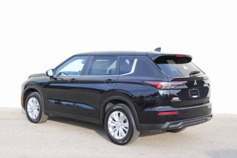 2025 Mitsubishi Outlander ES