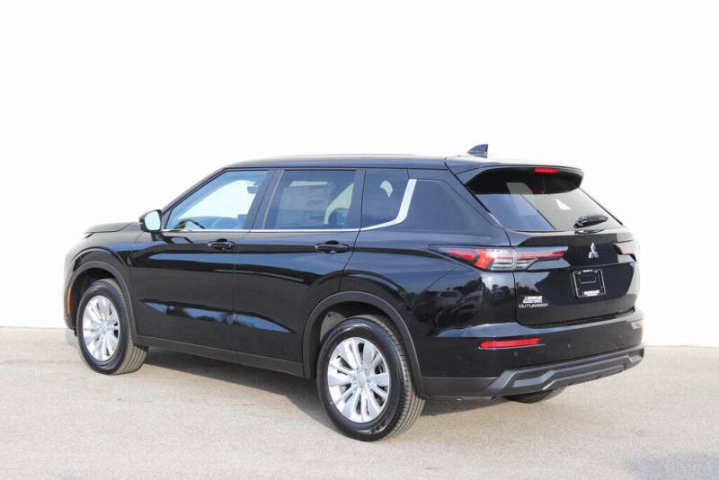 2025 Mitsubishi Outlander ES