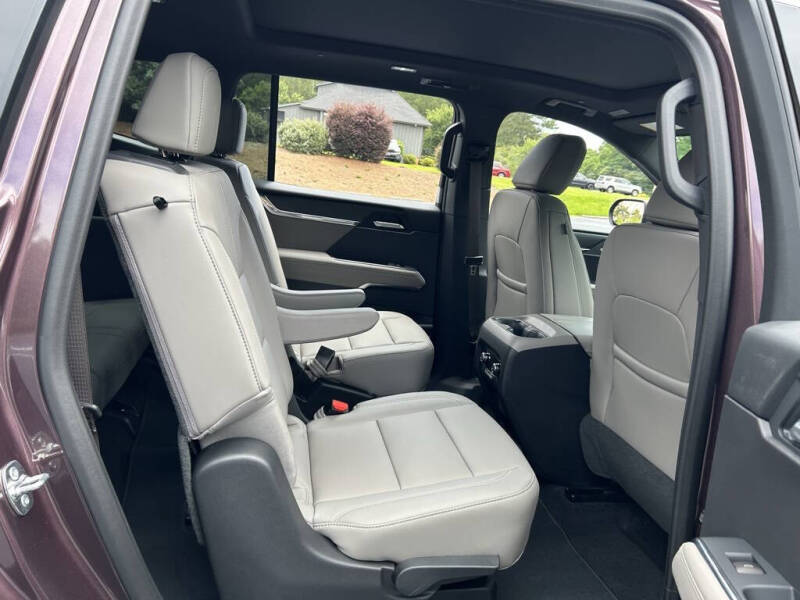 2025 GMC Acadia Elevation