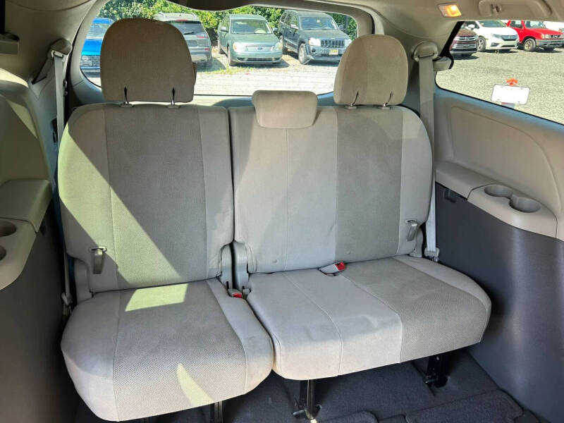 2011 Toyota Sienna Base 7-Passenger
