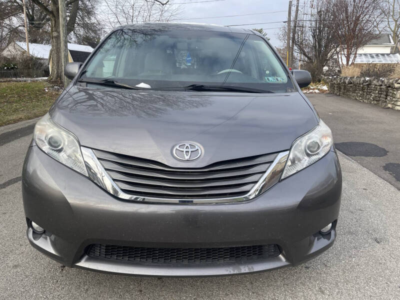 2011 Toyota Sienna XLE's photo