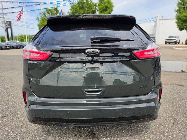 2022 Ford Edge SE