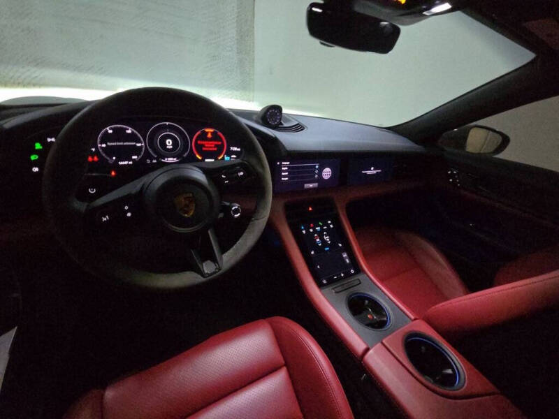 2024 Porsche Taycan GTS Sport Turismo