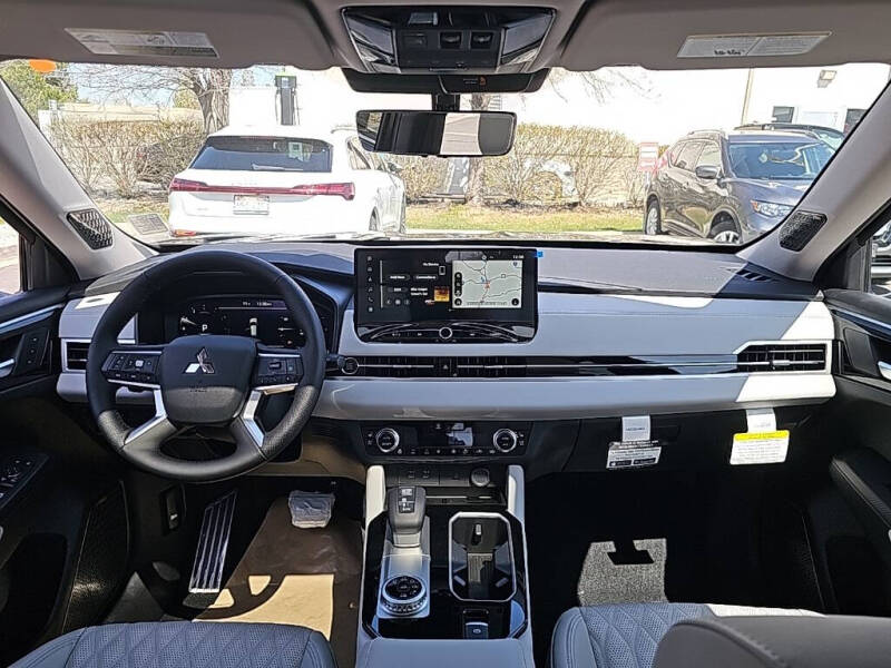 2025 Mitsubishi Outlander SEL Platinum Edition