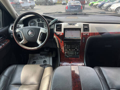 2011 Cadillac Escalade Luxury