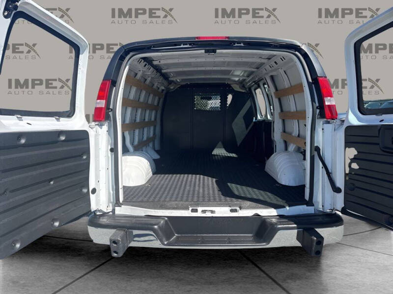 2023 GMC Savana 2500