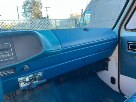 1975 Dodge D100 Pickup