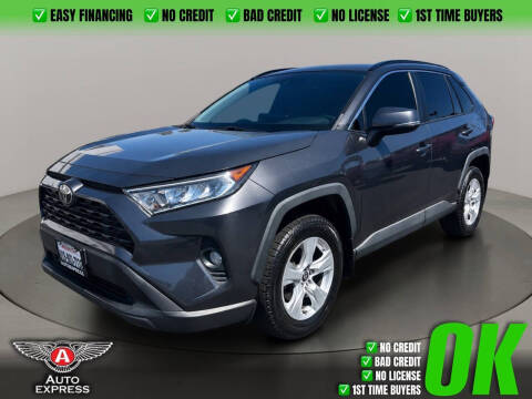 2019 Toyota RAV4 XLE Photo