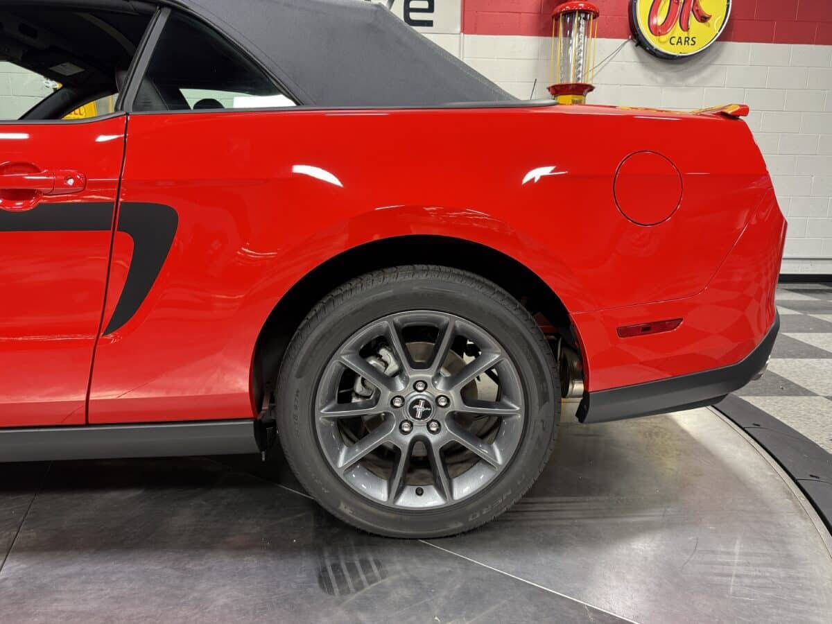 2011 Ford Mustang 24