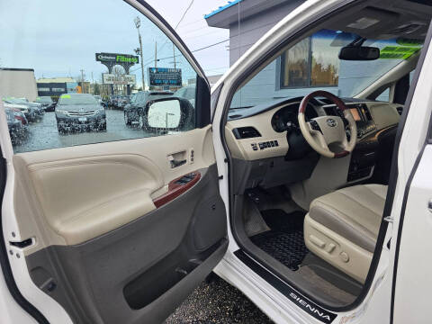 2014 Toyota Sienna Limited 7-Passenger