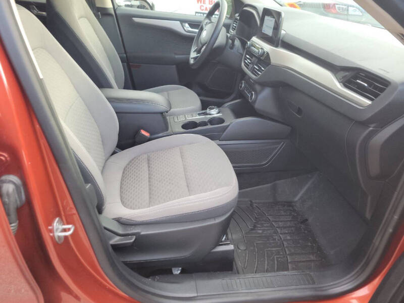 2020 Ford Escape SE