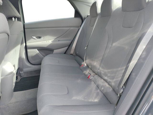 2025 Hyundai Elantra SE