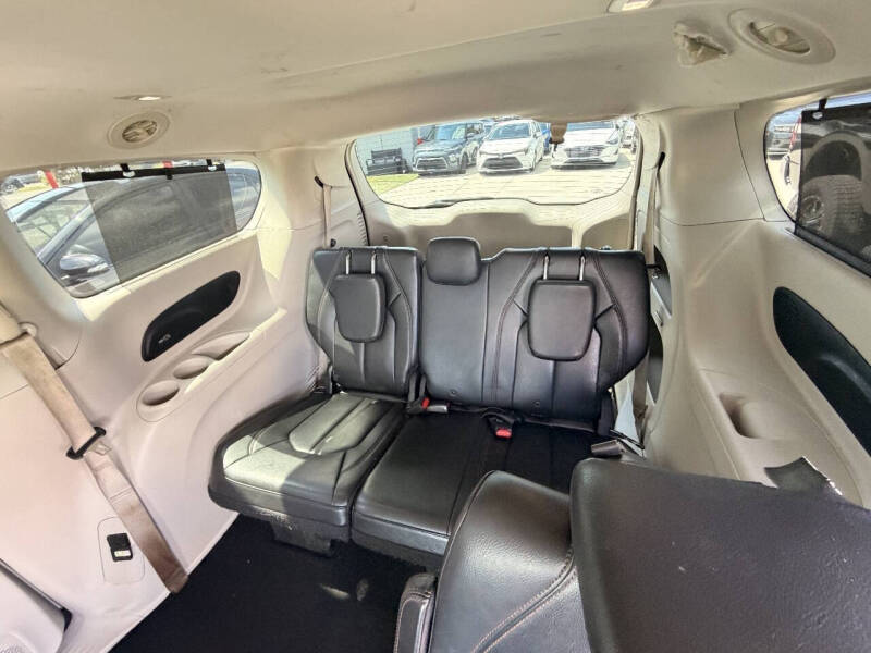 2017 Chrysler Pacifica Touring-L Plus