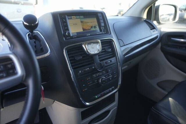 2012 Chrysler Town and Country Touring