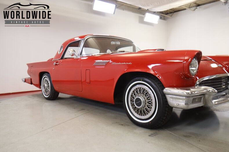 1957 Ford Thunderbird