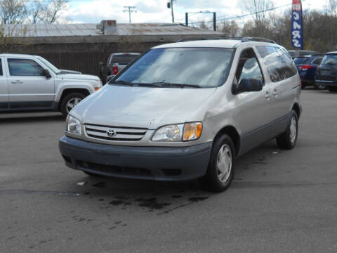 2001 Toyota Sienna for sale at MT MORRIS AUTO SALES INC in Mount Morris MI