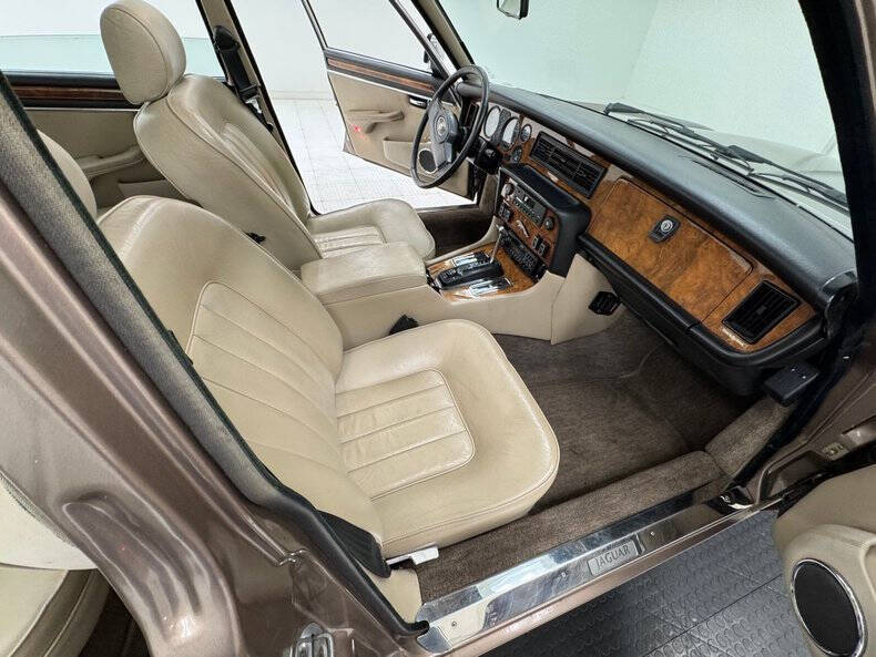 1986 Jaguar XJ-Series XJ6 Vanden Plas