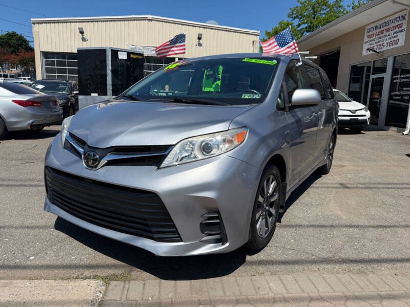 2018 Toyota Sienna LE 7-Passenger