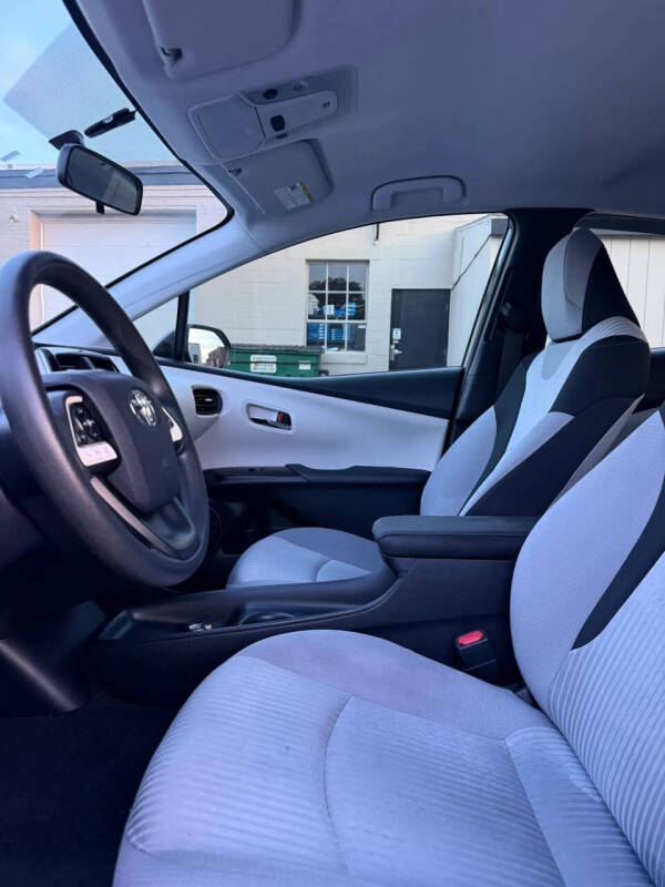 2016 Toyota Prius Two