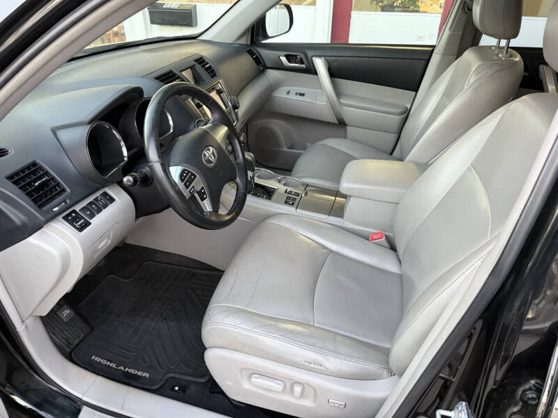 2013 Toyota Highlander SE