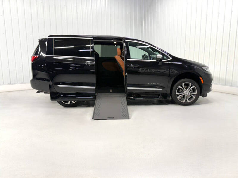 2025 Chrysler Pacifica Pinnacle