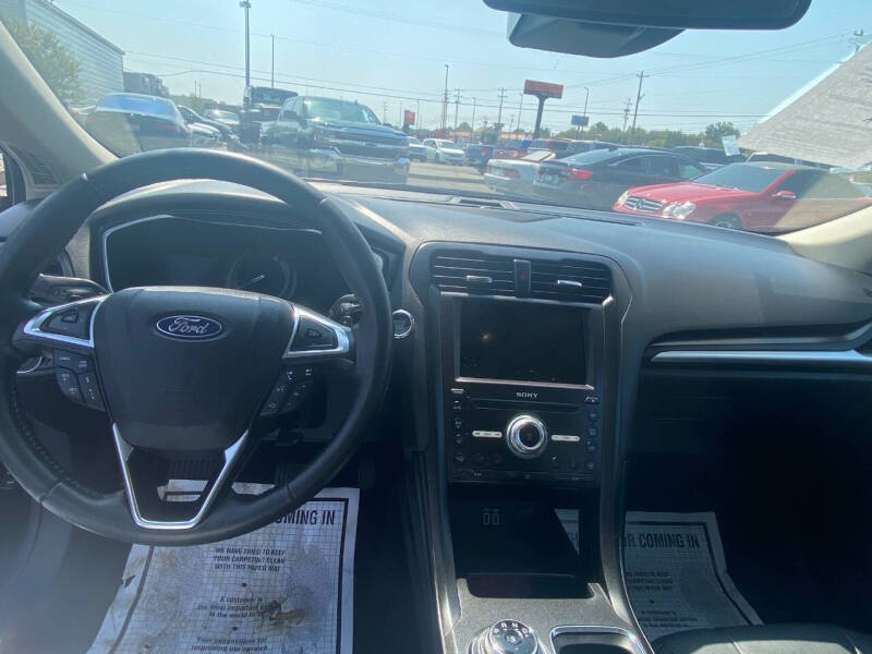 2019 Ford Fusion Titanium photo 12