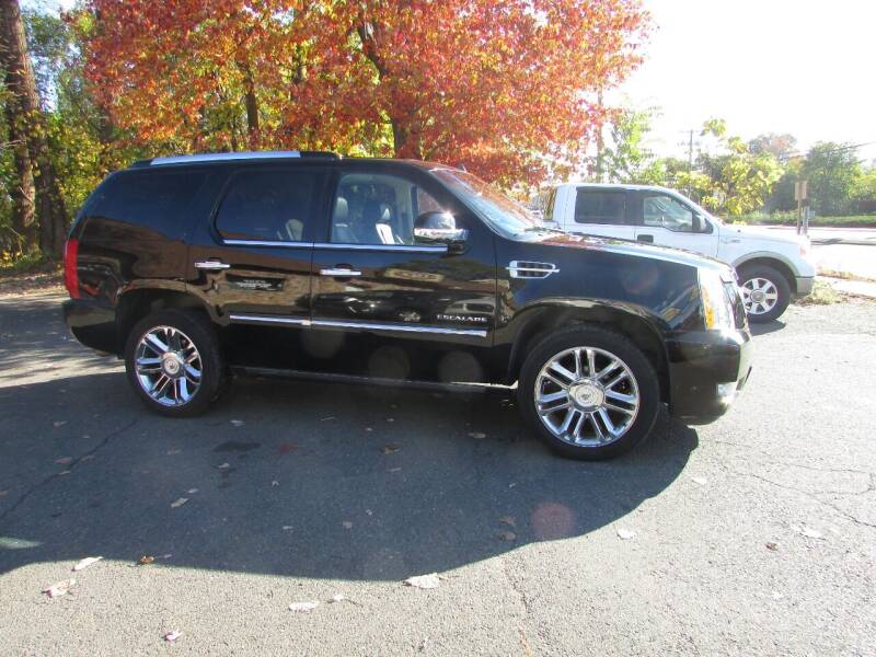 2011 Cadillac Escalade for sale at Nutmeg Auto Wholesalers Inc in East Hartford CT