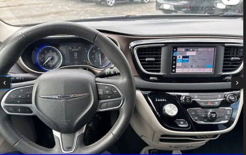 2022 Chrysler Voyager LX