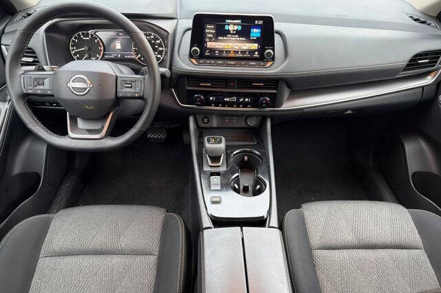 2025 Nissan Rogue SV