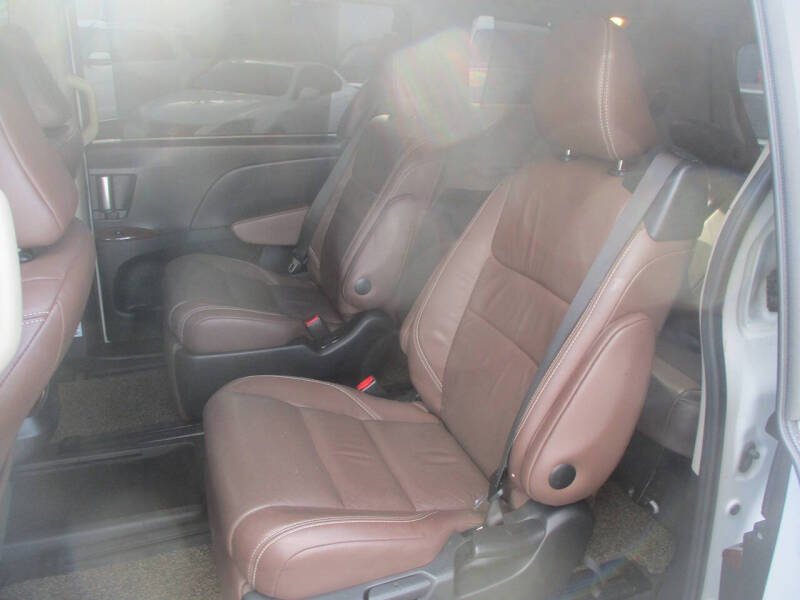 2017 Toyota Sienna Limited Premium 7-Passenger