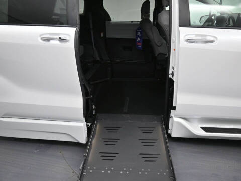2025 Toyota Sienna XLE 7-Passenger