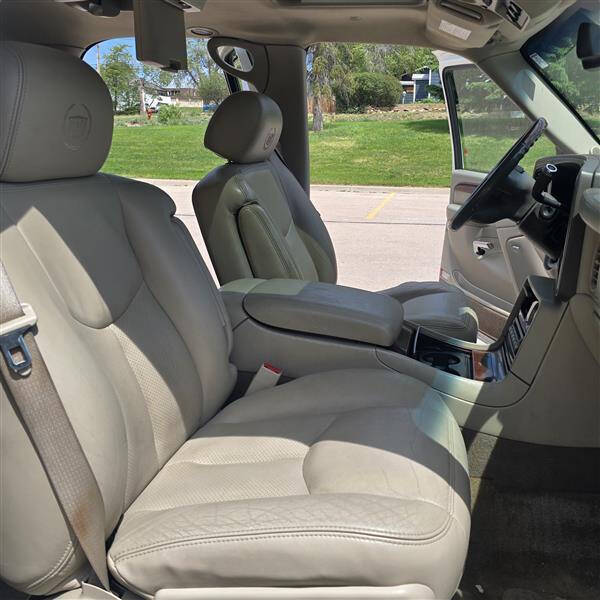 White 2005 Cadillac Escalade Base AWD 4dr SUV 19