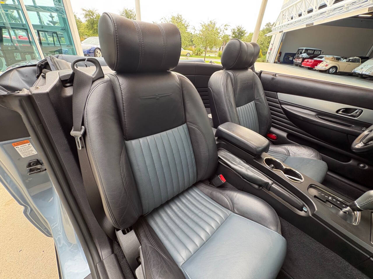 2005 Ford Thunderbird 41
