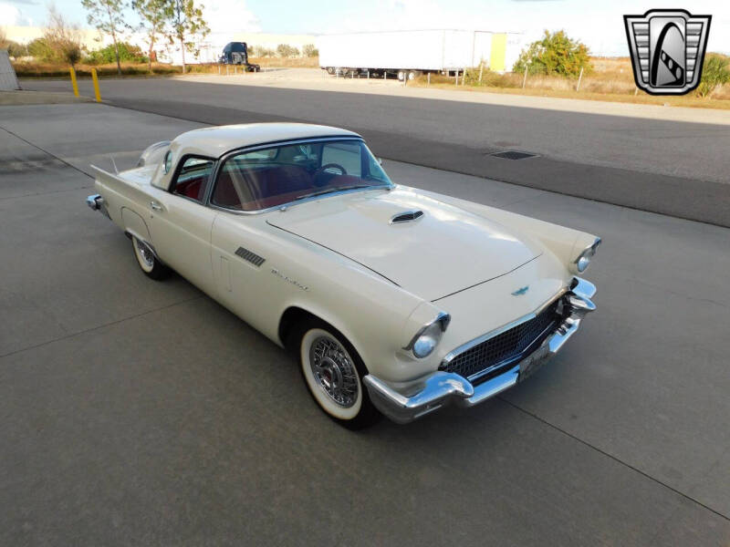 1957 Ford Thunderbird